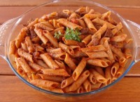 Massa com Iscas de Carne Penne