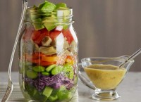 Salada no pote de vidro: opo prtica para refeies saudveis