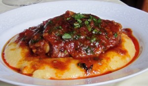 Polenta Cremosa com Galinha Ensopada