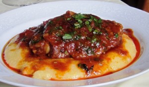 Polenta Cremosa com Galinha Ensopada