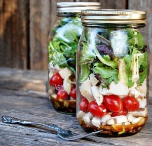 Salada no pote de vidro: opo prtica para refeies saudveis