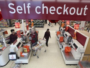 Supermercados brasileiros j contam com caixas de autoatendimento