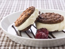 Sanduches de Biscoitos com Sorvete